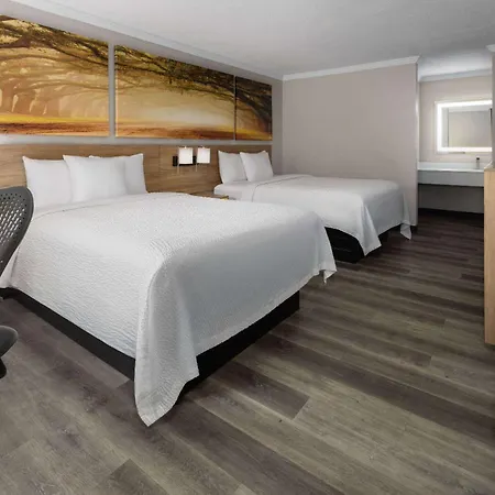 Days Inn By Wyndham Hinesville Near Fort Stewart, Newly Renovated, Free Hot Breakfast, Restaurant And Bar Exterior foto