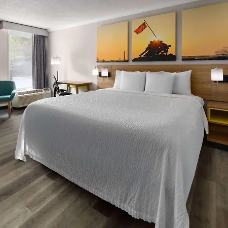 Days Inn By Wyndham Hinesville Near Fort Stewart, Newly Renovated, Free Hot Breakfast, Restaurant And Bar Exterior foto