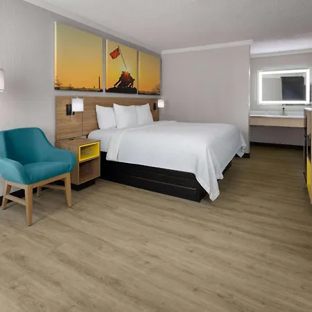 Days Inn By Wyndham Hinesville Near Fort Stewart, Newly Renovated, Free Hot Breakfast, Restaurant And Bar Exterior foto