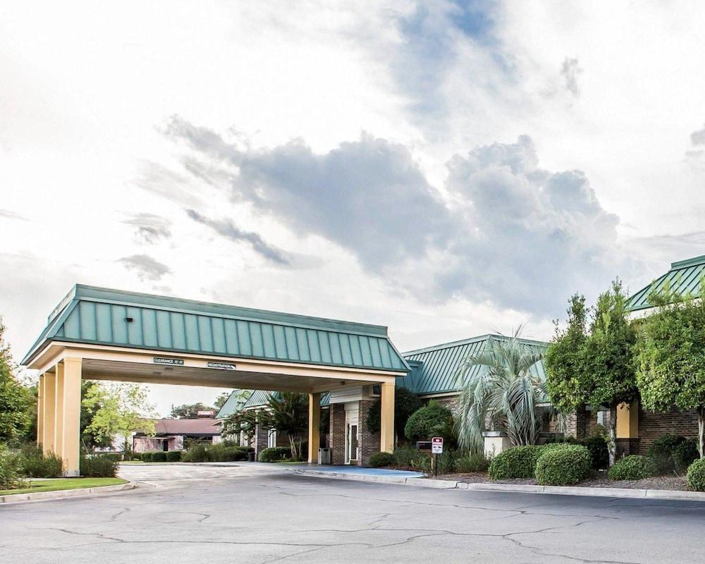 Days By Wyndham Near Stewart, Newly Renovated, Free Hot Breakfast, Restaurant And Bar Hotel