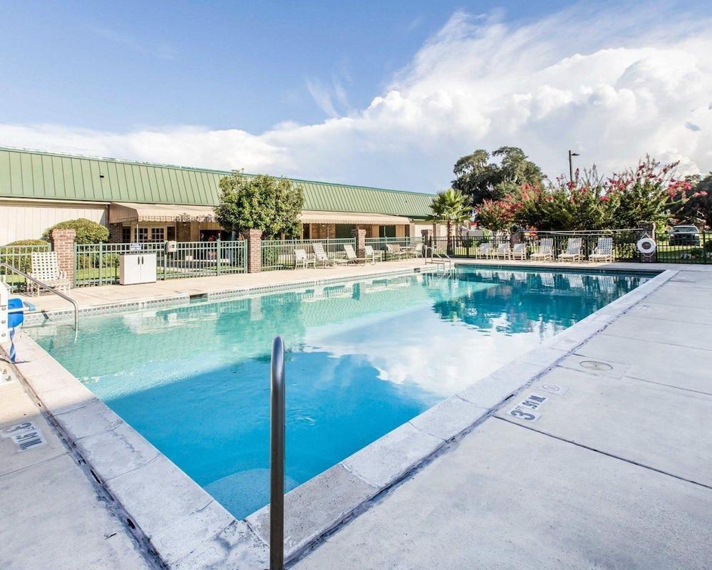 Days By Wyndham Near Stewart, Newly Renovated, Free Hot Breakfast, Restaurant And Bar Hotel Hinesville