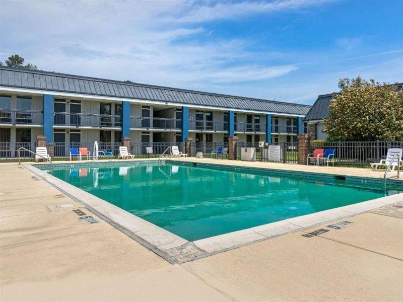 Days By Wyndham Near Stewart, Newly Renovated, Free Hot Breakfast, Restaurant And Bar Hotel