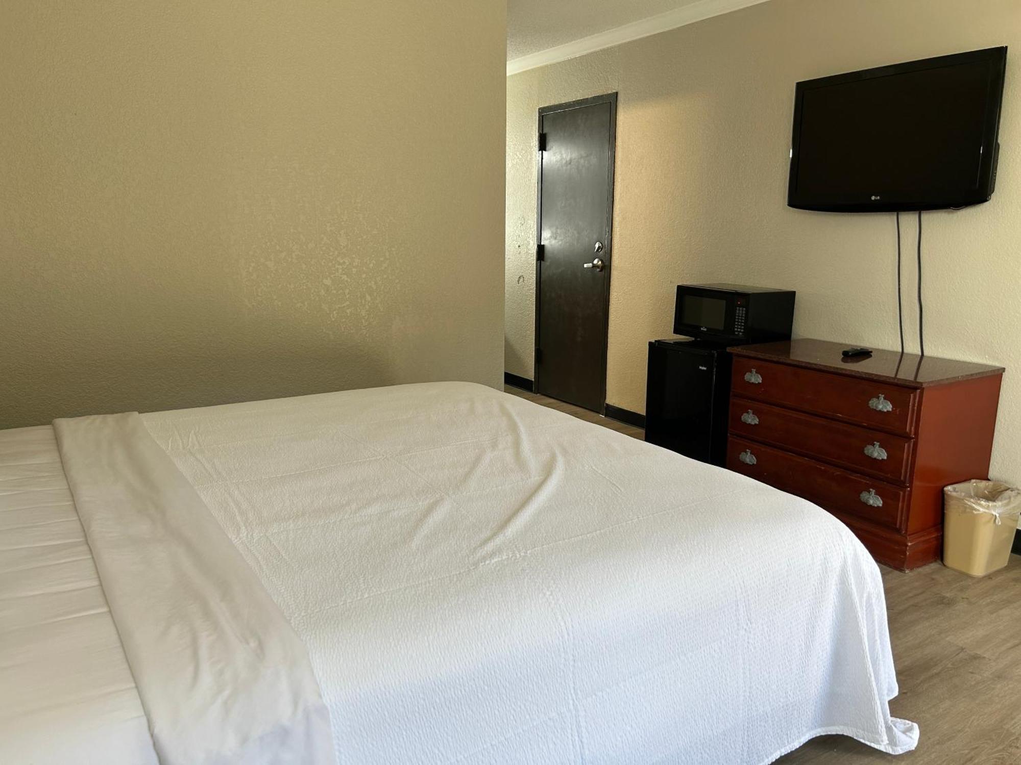 Days By Wyndham Near Stewart, Newly Renovated, Free Hot Breakfast, Restaurant And Bar