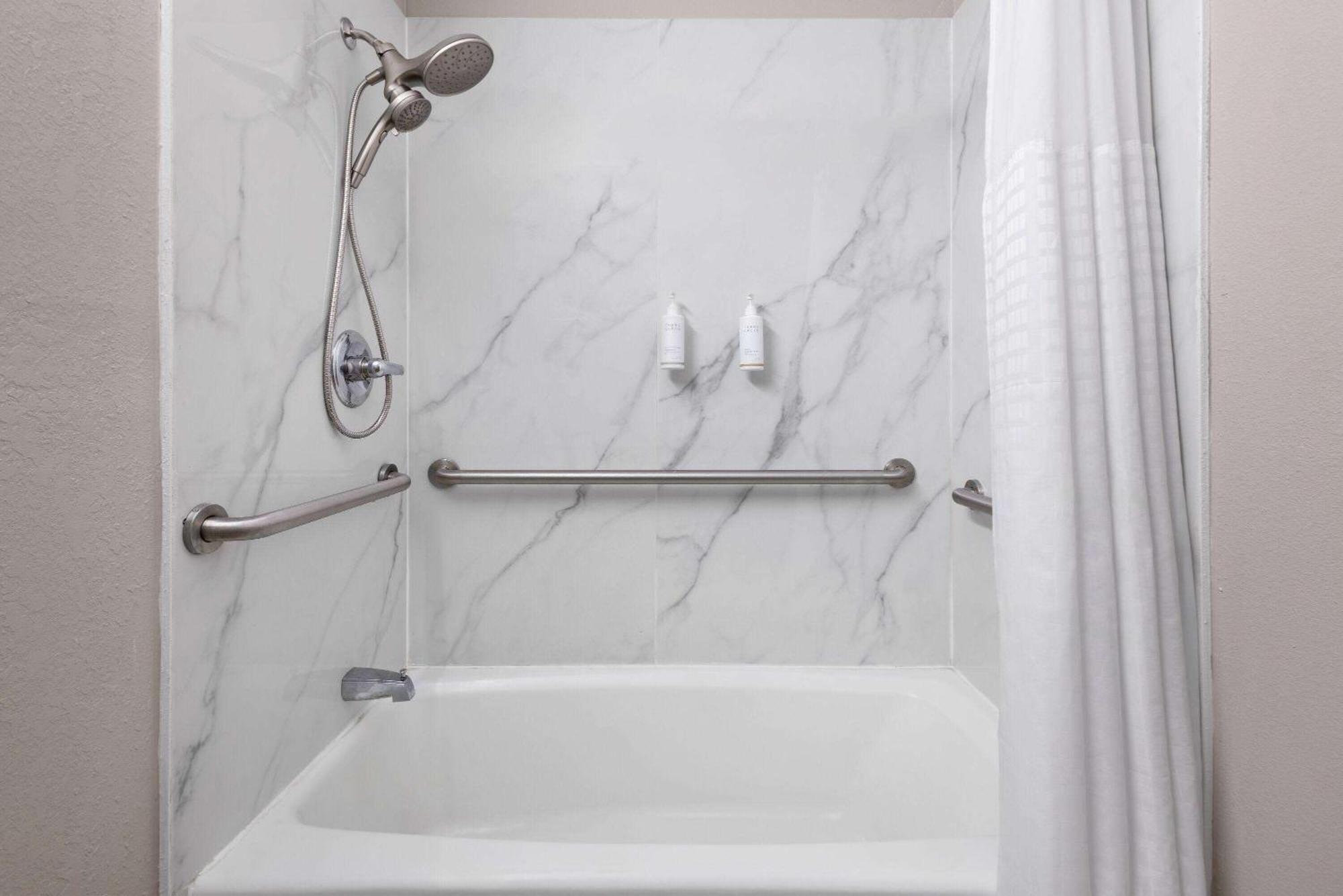 Days By Wyndham Near Stewart, Newly Renovated, Free Hot Breakfast, Restaurant And Bar Hotel