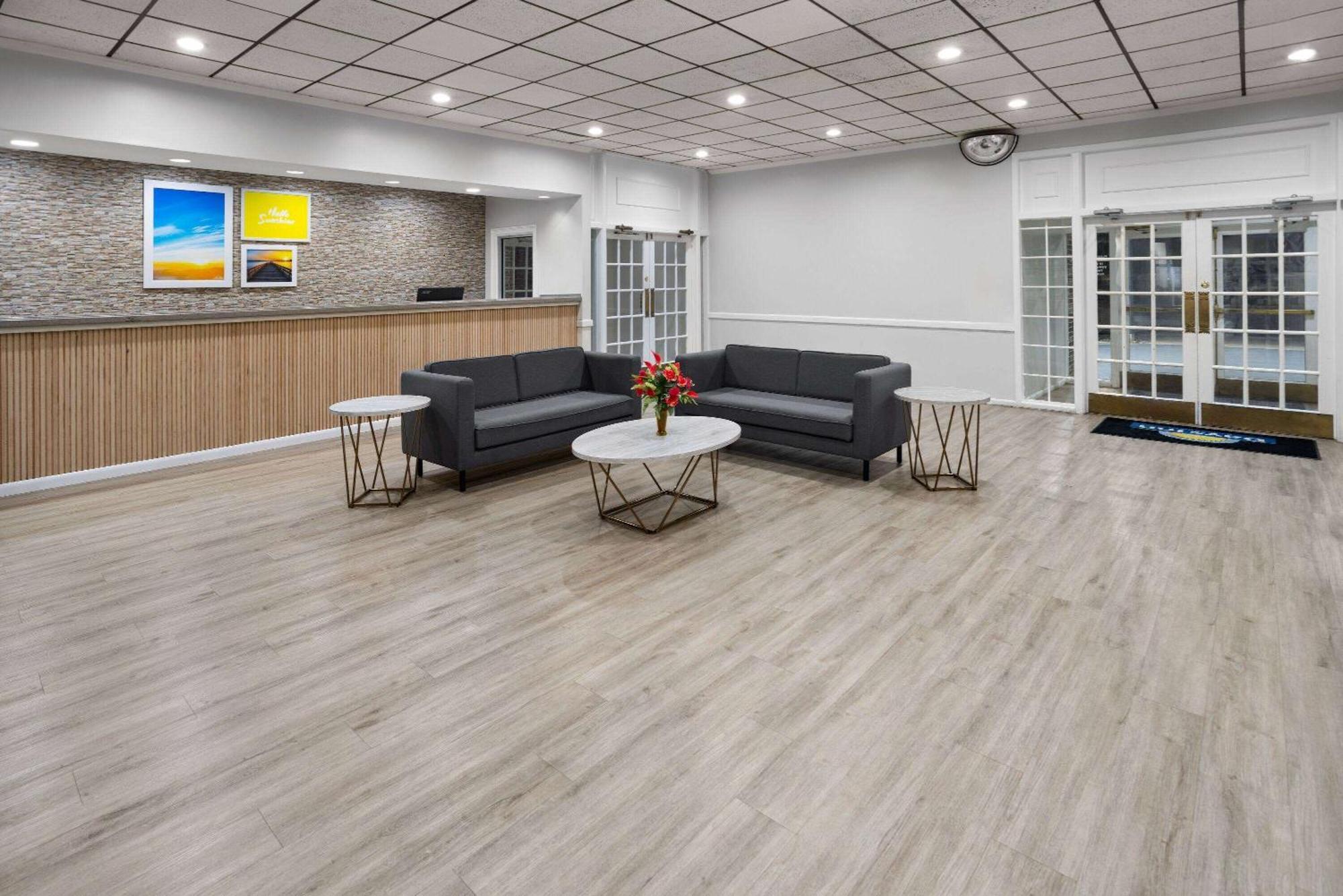 Hotel Days By Wyndham Near Stewart, Newly Renovated, Free Hot Breakfast, Restaurant And Bar