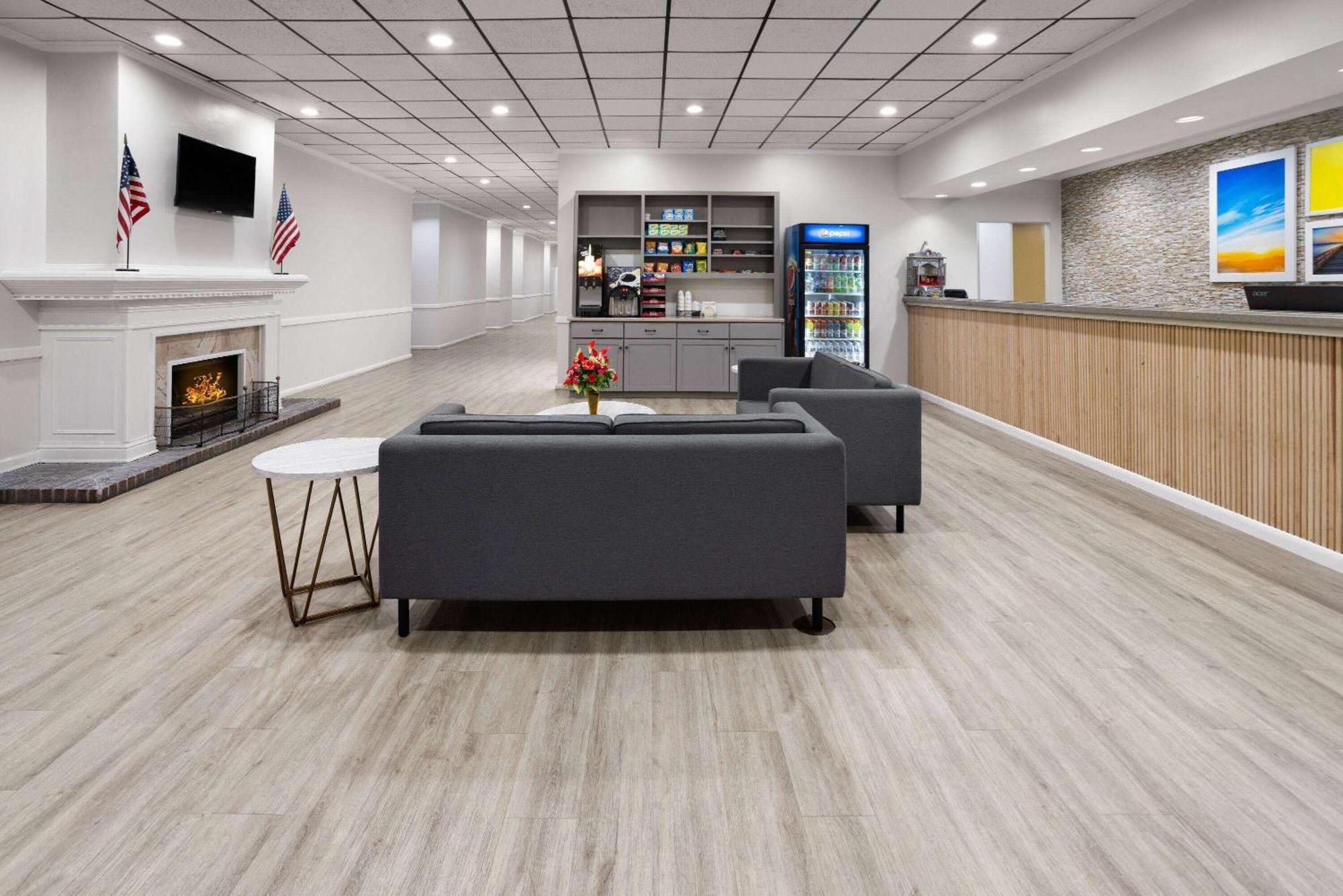 Hotel Days By Wyndham Near Stewart, Newly Renovated, Free Hot Breakfast, Restaurant And Bar 2*