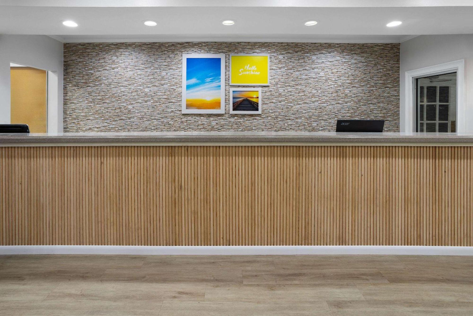 Days By Wyndham Near Stewart, Newly Renovated, Free Hot Breakfast, Restaurant And Bar Hotel Hinesville