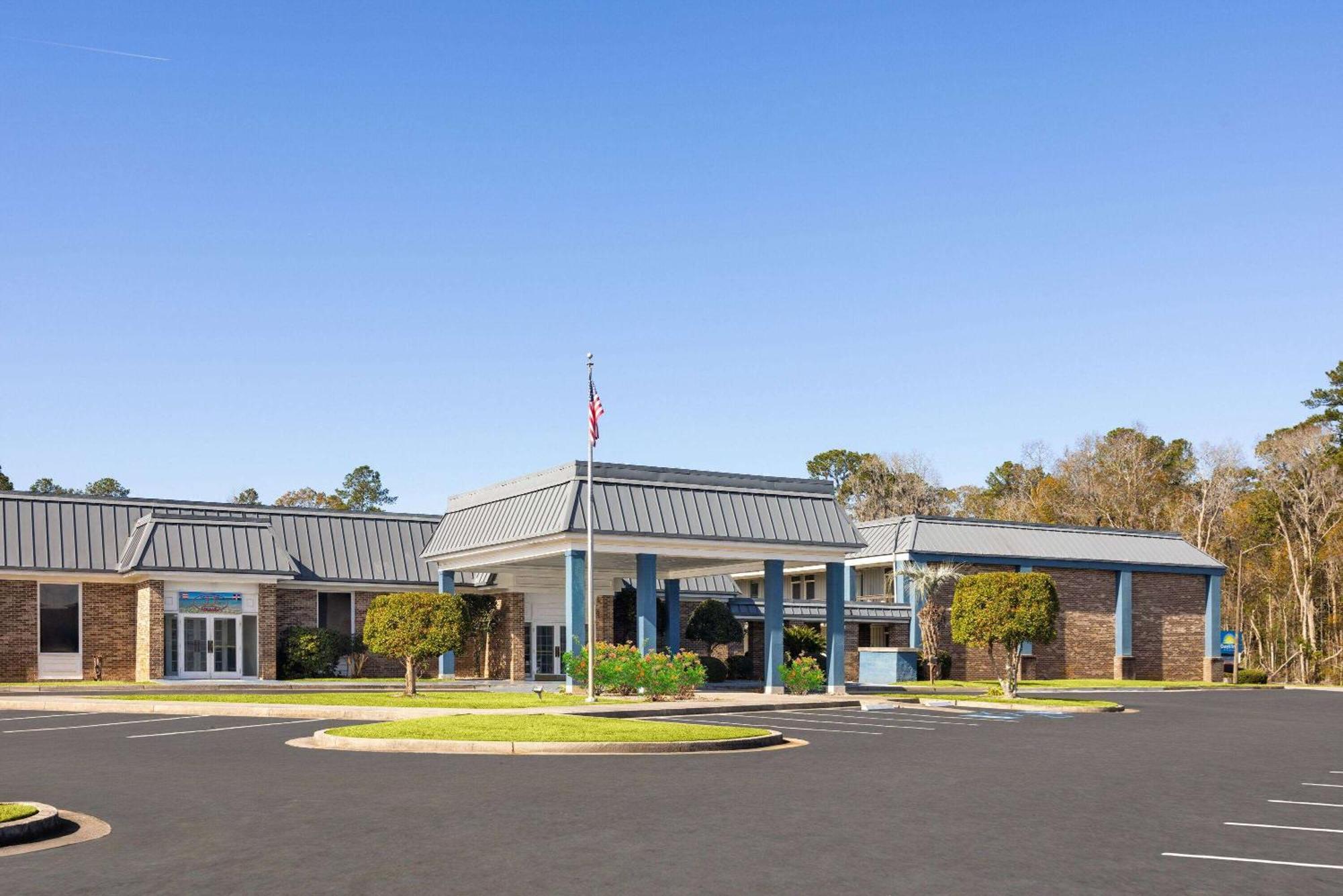 Hotel Days By Wyndham Near Stewart, Newly Renovated, Free Hot Breakfast, Restaurant And Bar Hinesville