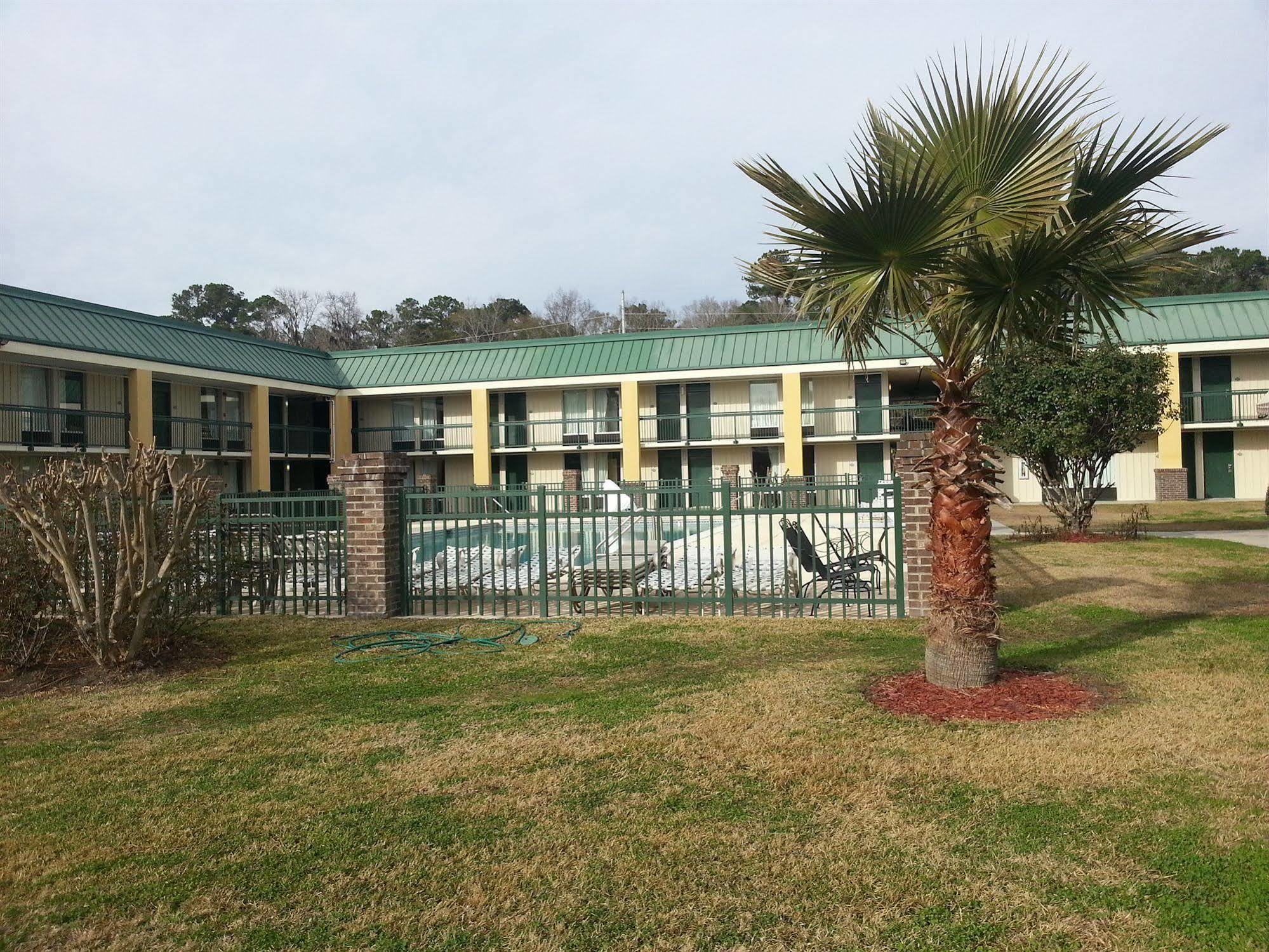 Days By Wyndham Near Stewart, Newly Renovated, Free Hot Breakfast, Restaurant And Bar Hotel Hinesville