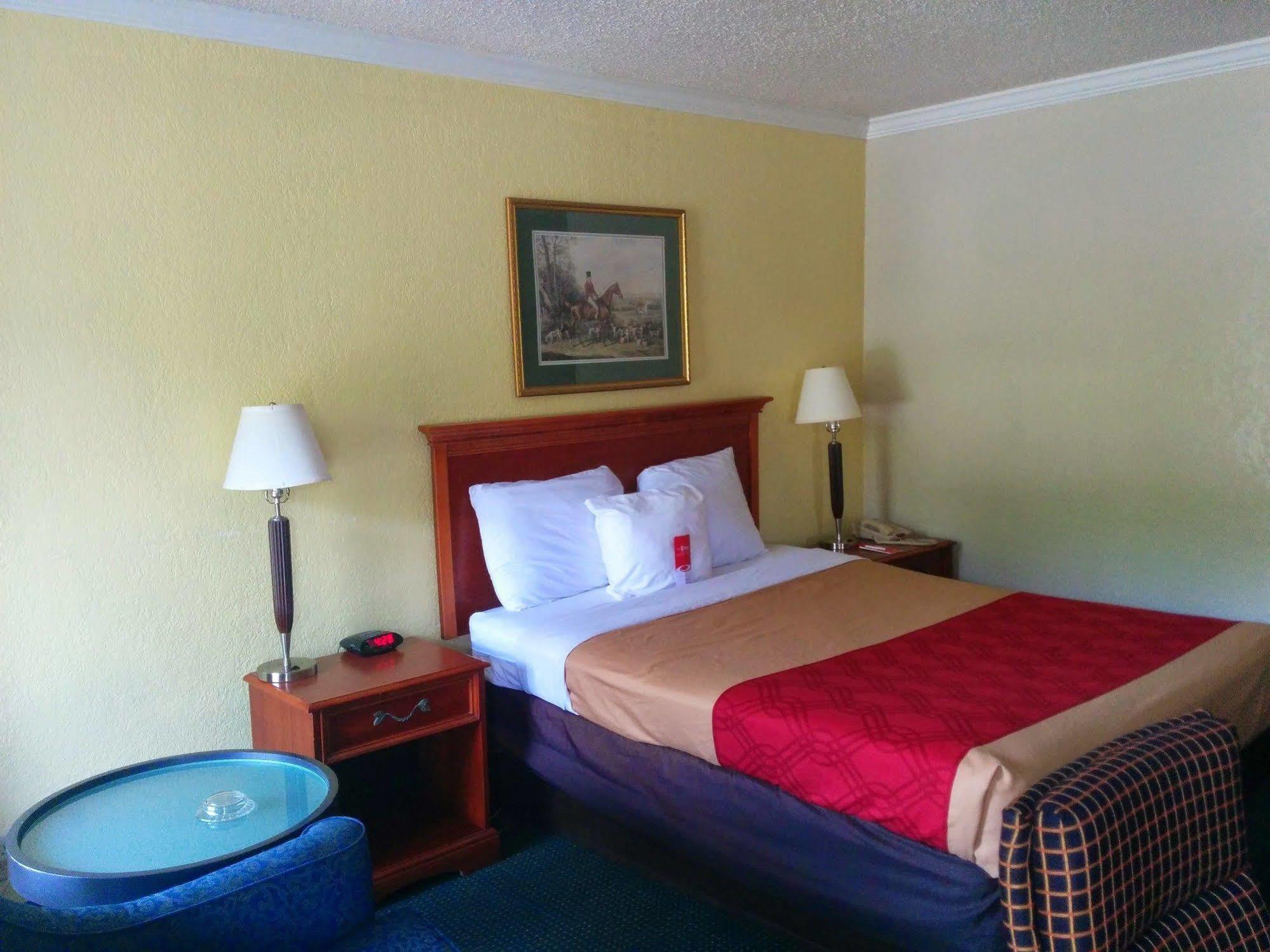 Days By Wyndham Near Stewart, Newly Renovated, Free Hot Breakfast, Restaurant And Bar