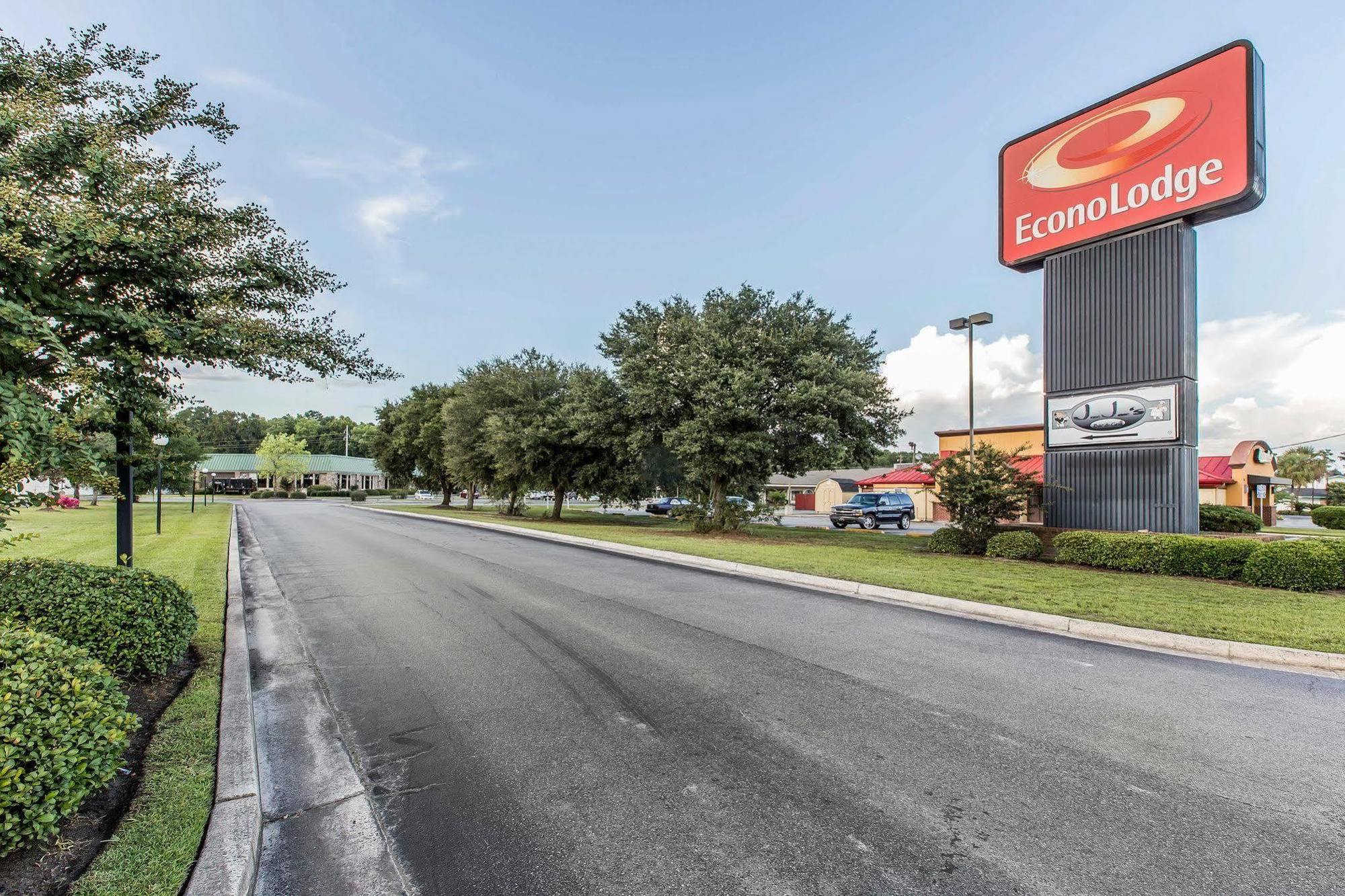 Days By Wyndham Near Stewart, Newly Renovated, Free Hot Breakfast, Restaurant And Bar Hotel 2*