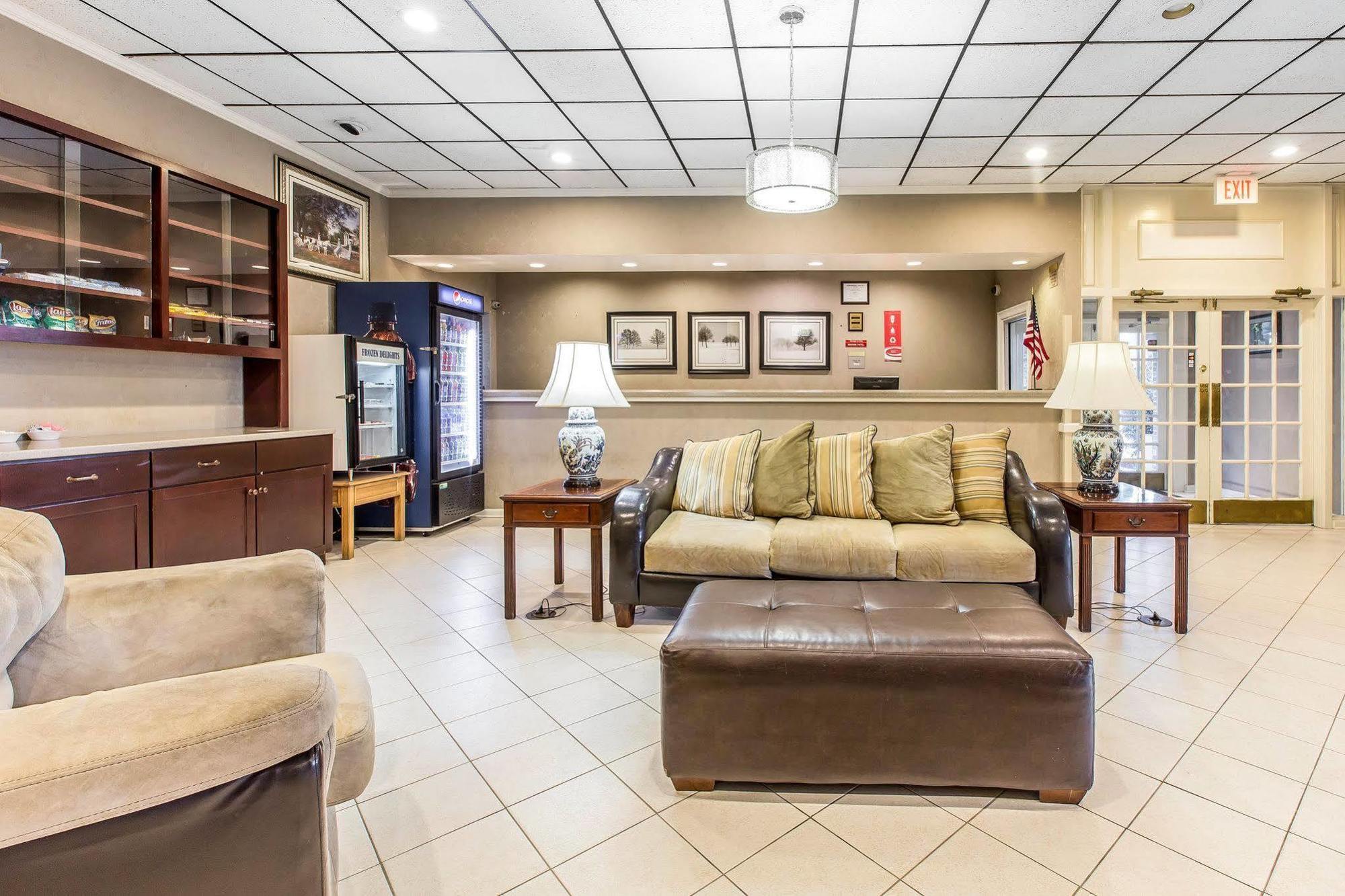 Hotel Days By Wyndham Near Stewart, Newly Renovated, Free Hot Breakfast, Restaurant And Bar