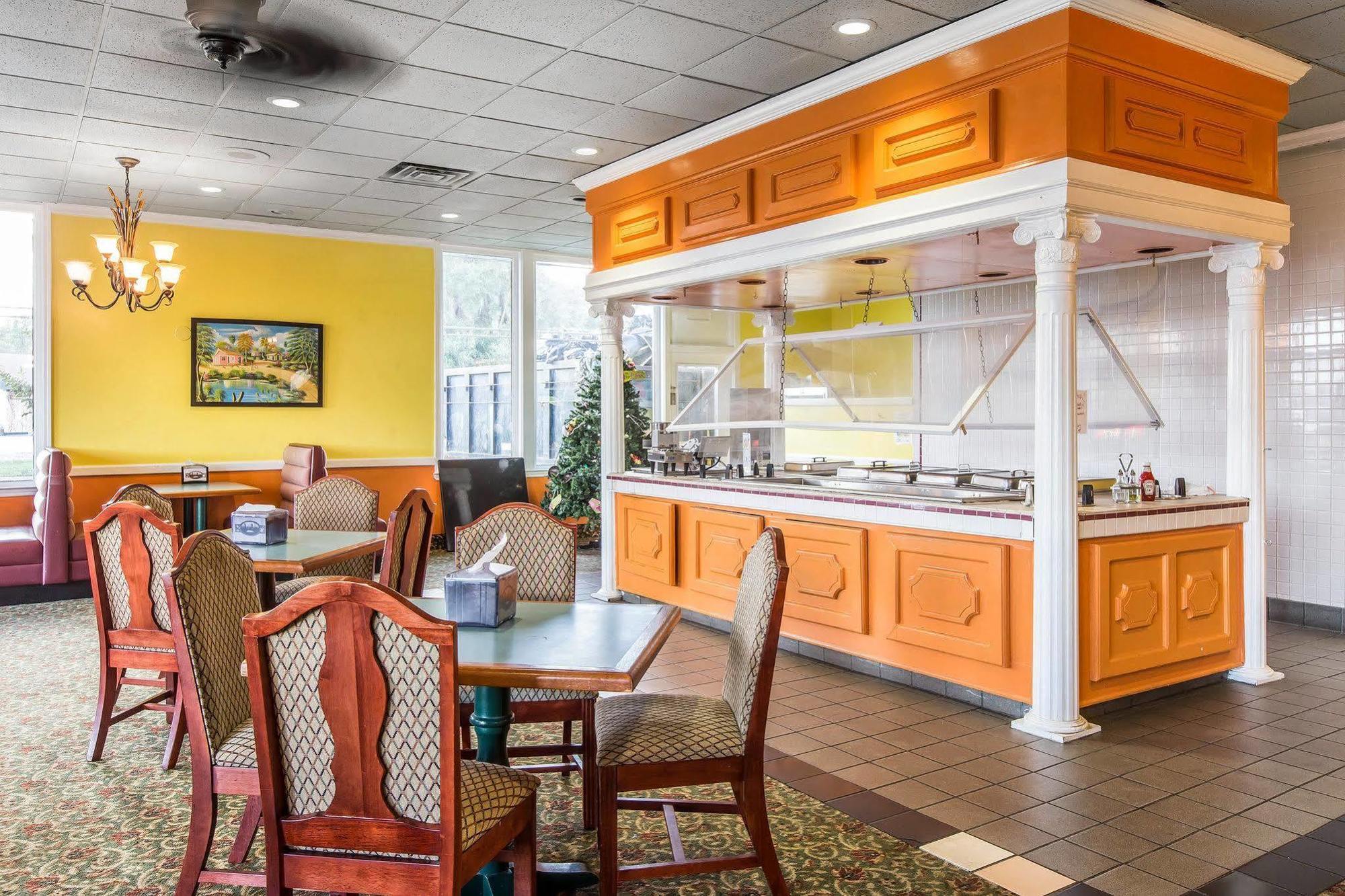 Days By Wyndham Near Stewart, Newly Renovated, Free Hot Breakfast, Restaurant And Bar Hotel