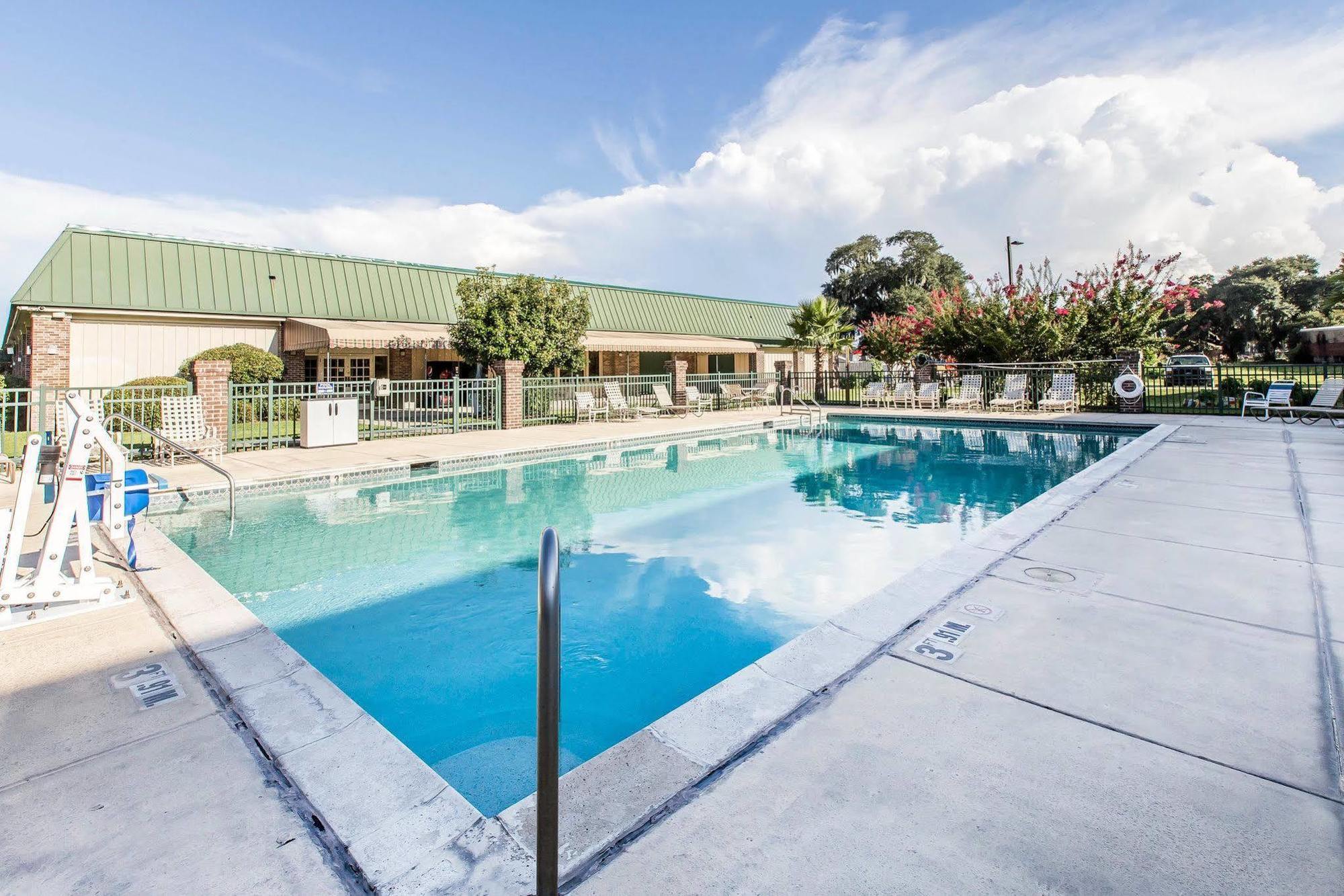 Days By Wyndham Near Stewart, Newly Renovated, Free Hot Breakfast, Restaurant And Bar 2*