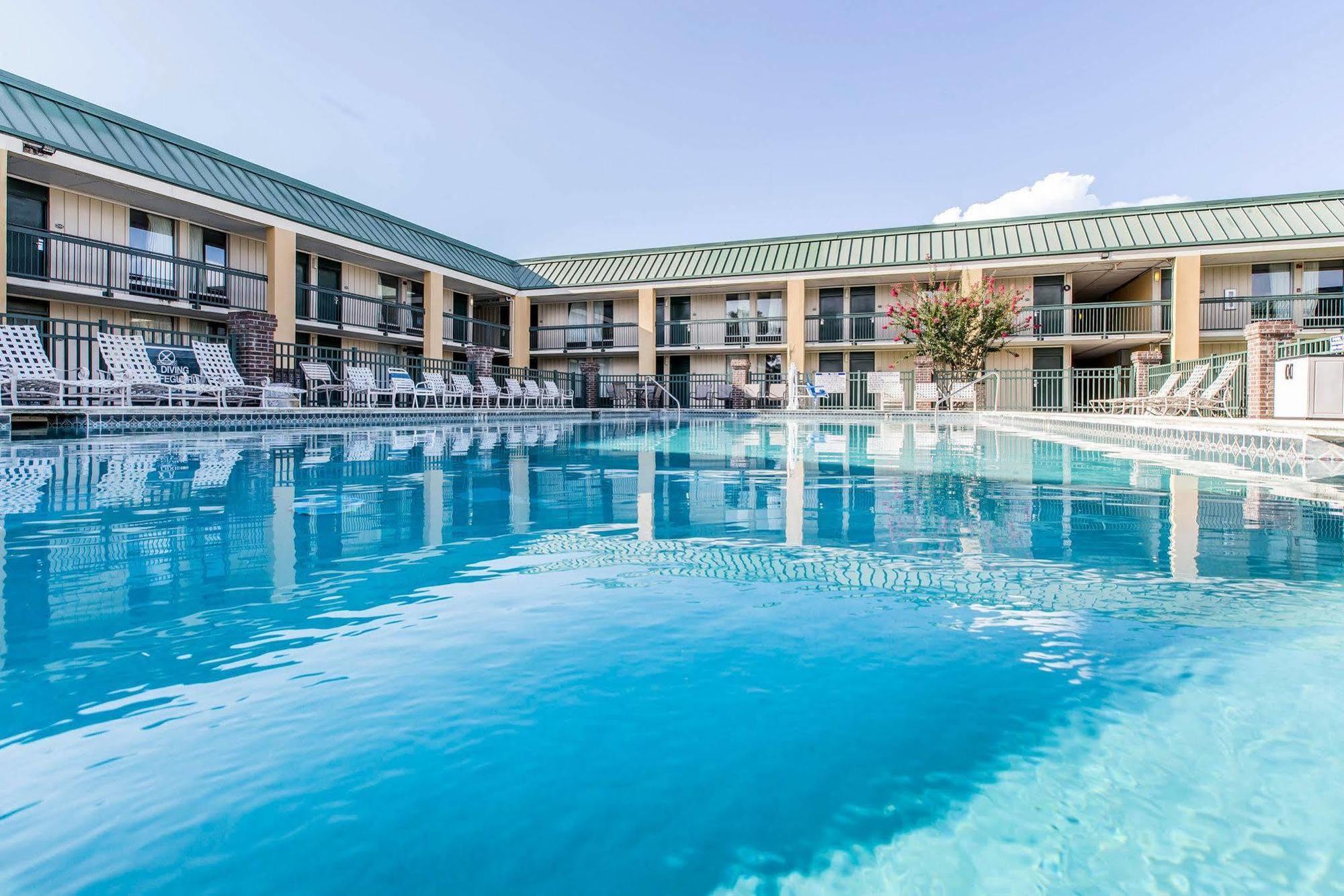 Days By Wyndham Near Stewart, Newly Renovated, Free Hot Breakfast, Restaurant And Bar Hotel 2*
