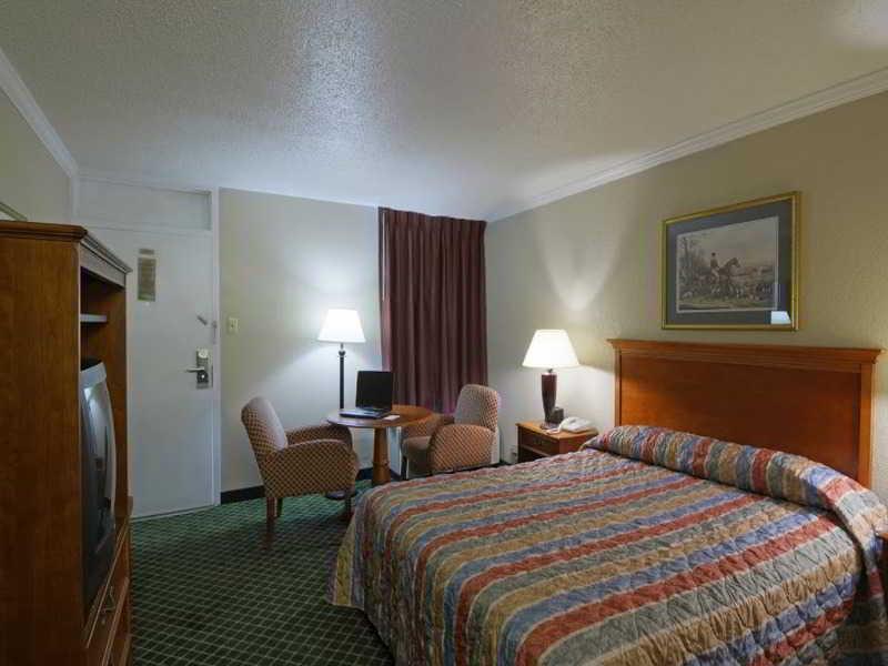 Days By Wyndham Near Stewart, Newly Renovated, Free Hot Breakfast, Restaurant And Bar Hotel Hinesville