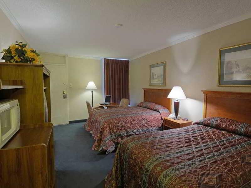 Days By Wyndham Near Stewart, Newly Renovated, Free Hot Breakfast, Restaurant And Bar Hotel