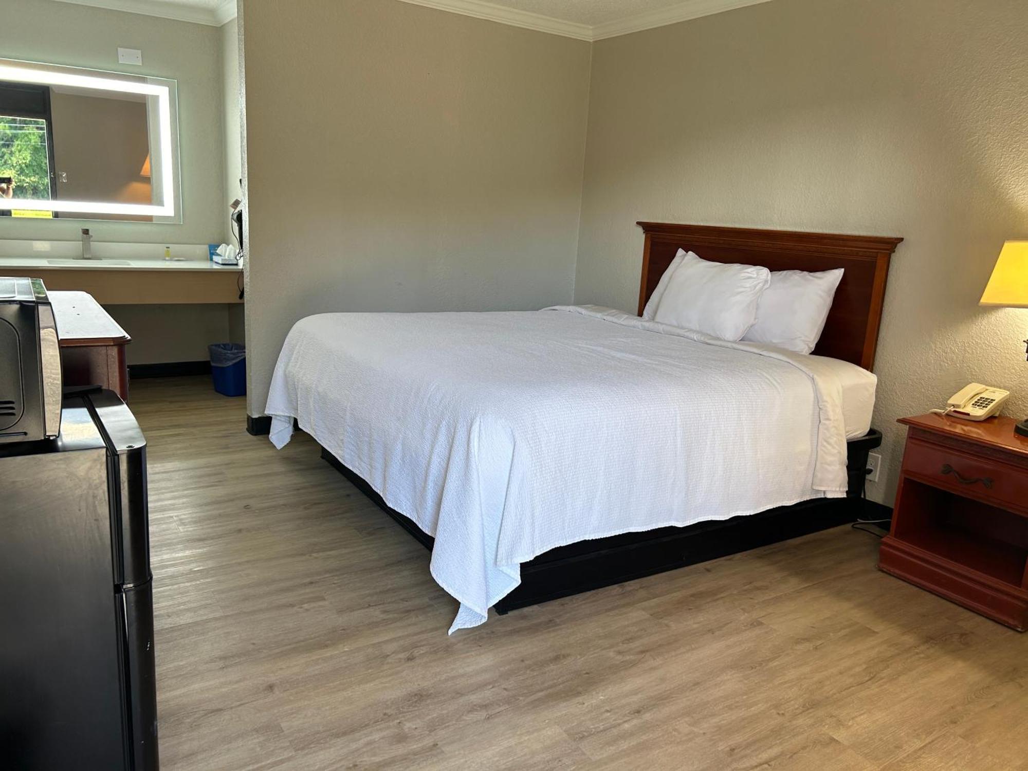 Hotel Days By Wyndham Near Stewart, Newly Renovated, Free Hot Breakfast, Restaurant And Bar Hinesville
