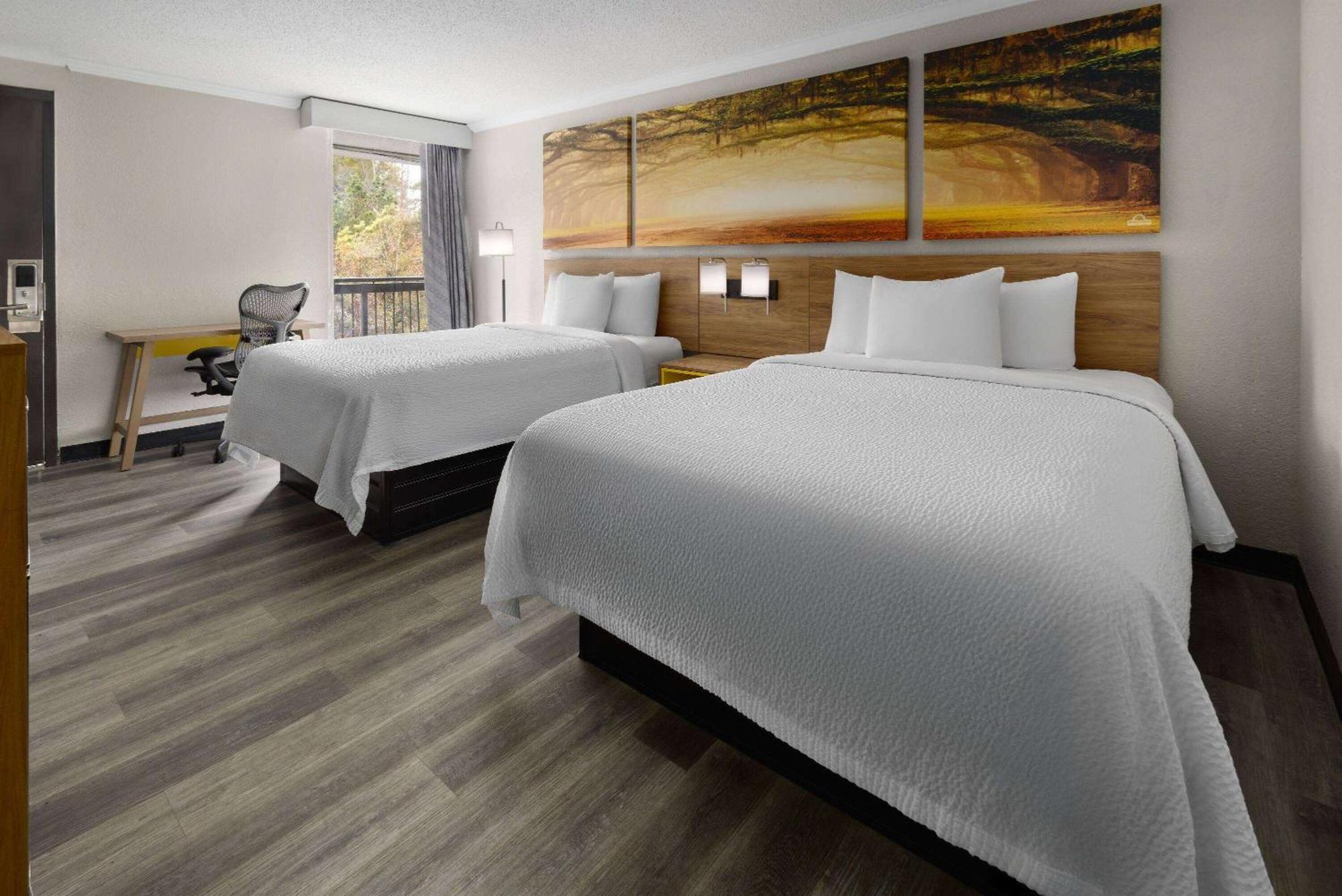 Hotel Days By Wyndham Near Stewart, Newly Renovated, Free Hot Breakfast, Restaurant And Bar
