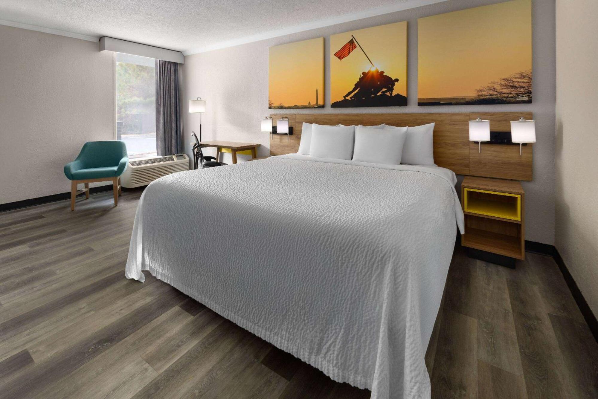 Hotel Days By Wyndham Near Stewart, Newly Renovated, Free Hot Breakfast, Restaurant And Bar