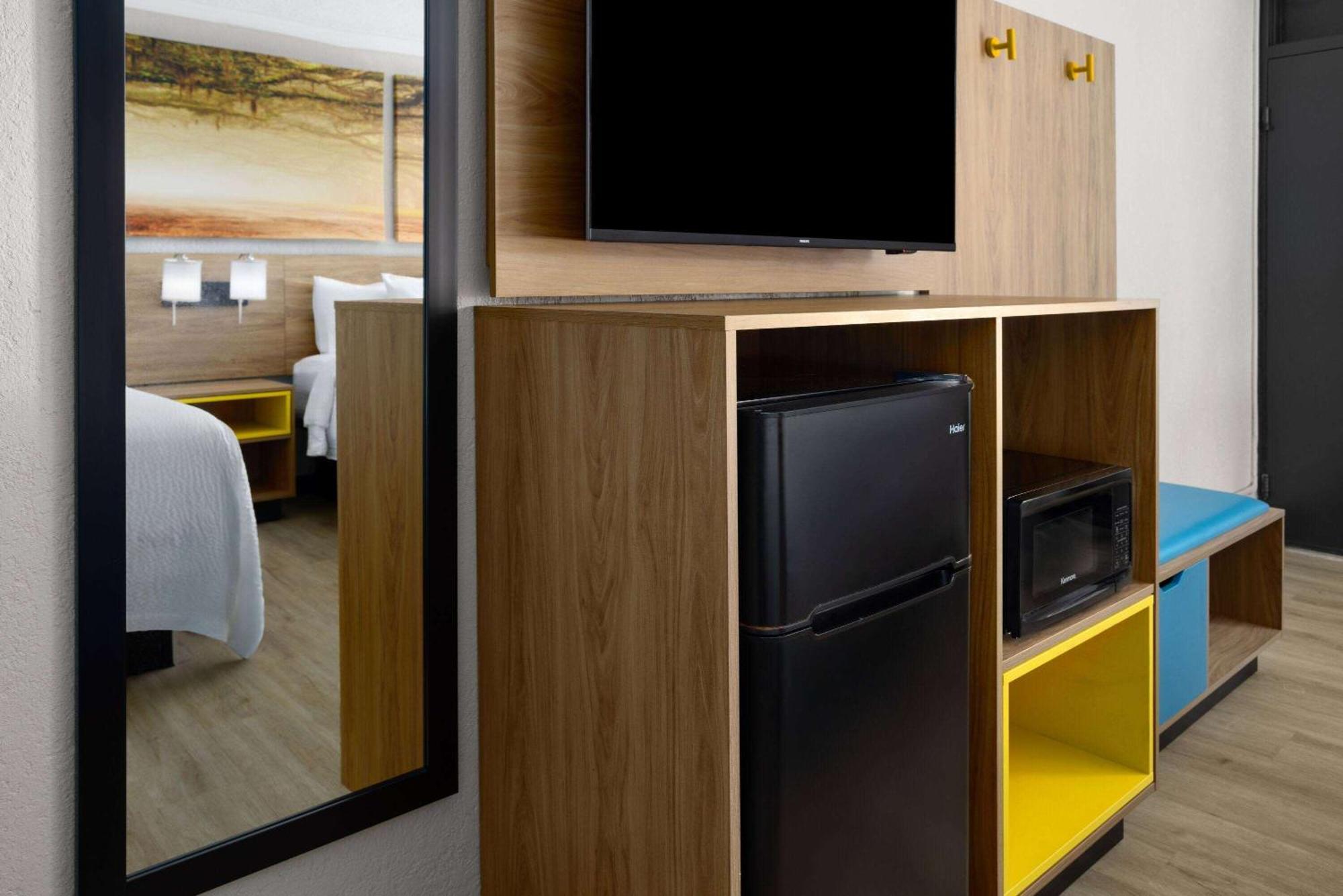 Days By Wyndham Near Stewart, Newly Renovated, Free Hot Breakfast, Restaurant And Bar Hotel 2*