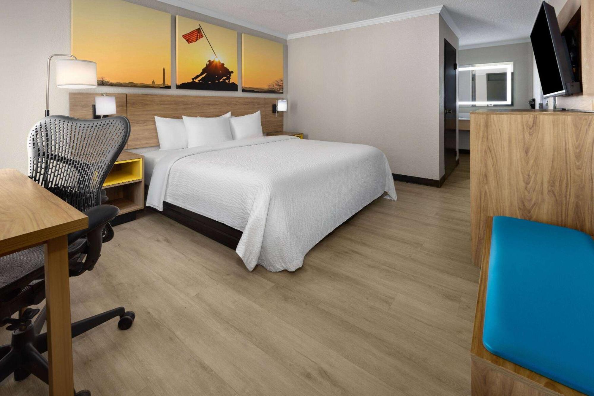 Days By Wyndham Near Stewart, Newly Renovated, Free Hot Breakfast, Restaurant And Bar