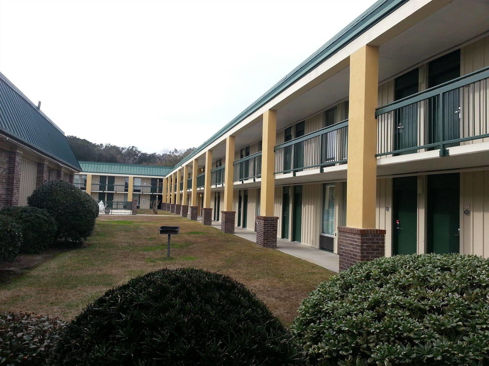 Hotel Days By Wyndham Near Stewart, Newly Renovated, Free Hot Breakfast, Restaurant And Bar 2*