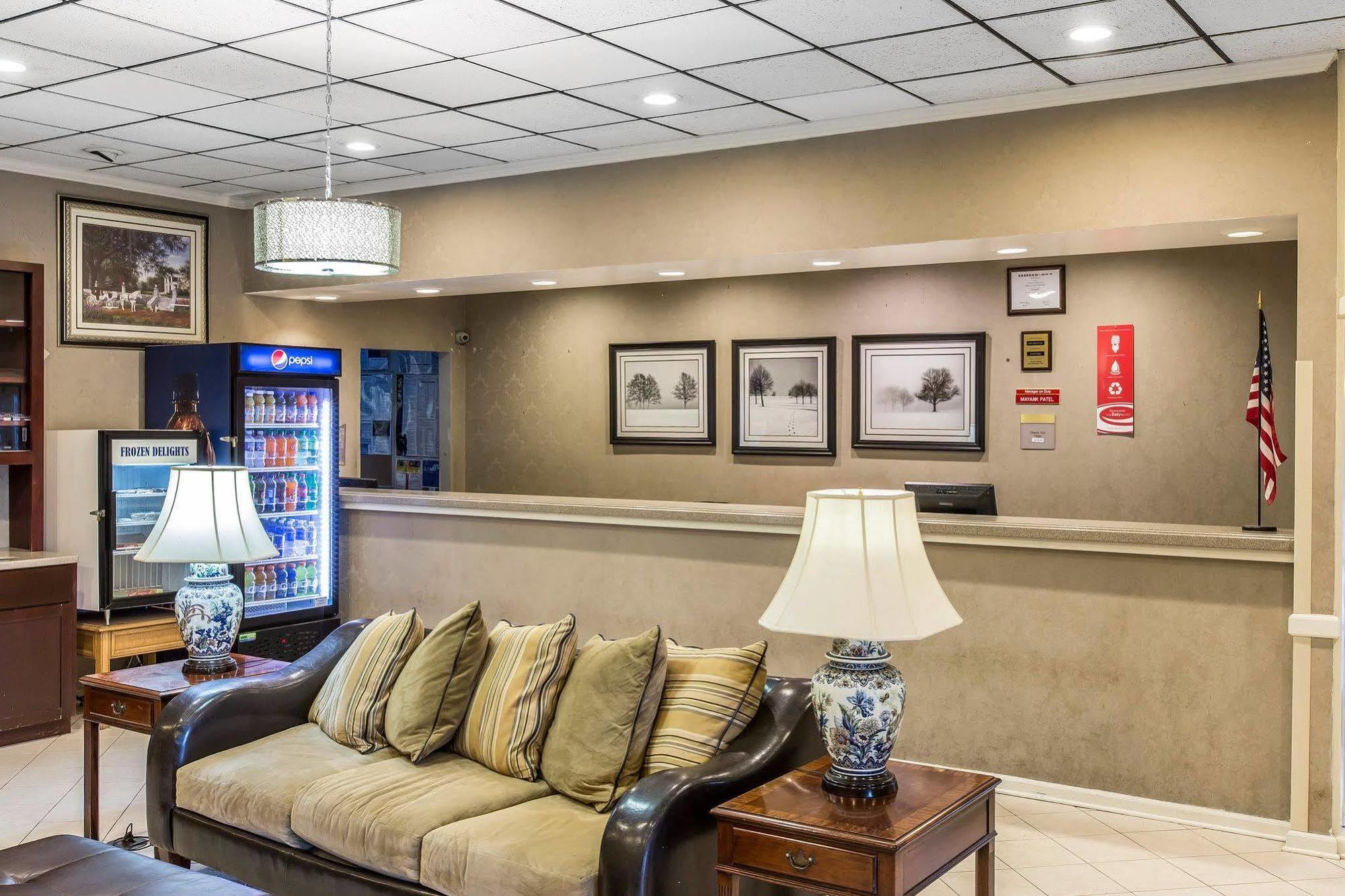 Days By Wyndham Near Stewart, Newly Renovated, Free Hot Breakfast, Restaurant And Bar Hinesville